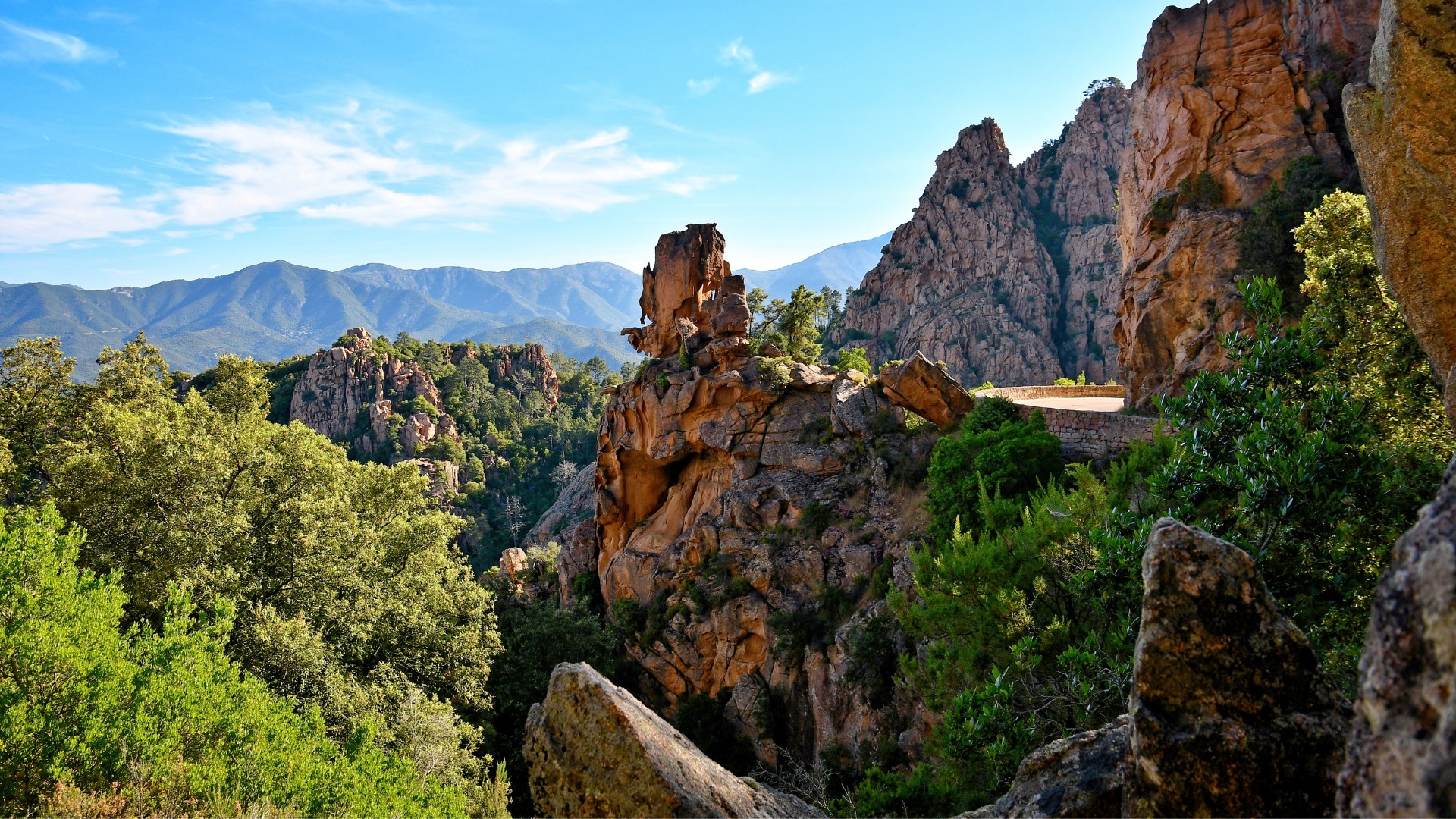 massif montagneux en corse